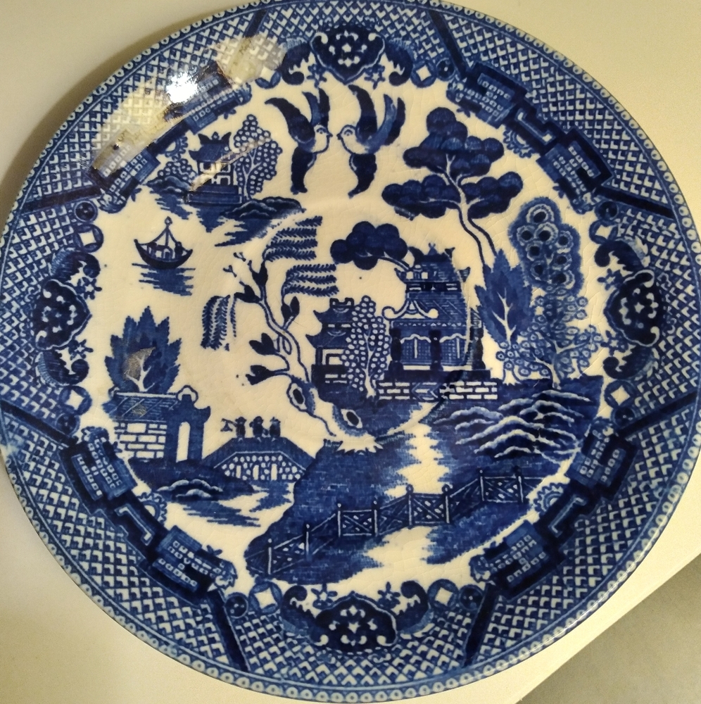 SMALL BLUE WILLOW PLATE
